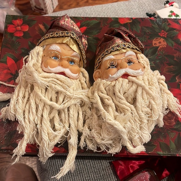 2 Santa Claus Victorian Yarn Collectors Ornaments - Picture 1 of 3